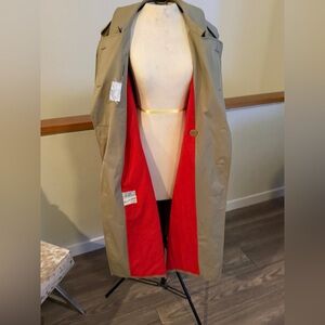 Vintage royal warrant Turnbull & Asser trench coat. Wool Red lining reg size 40R